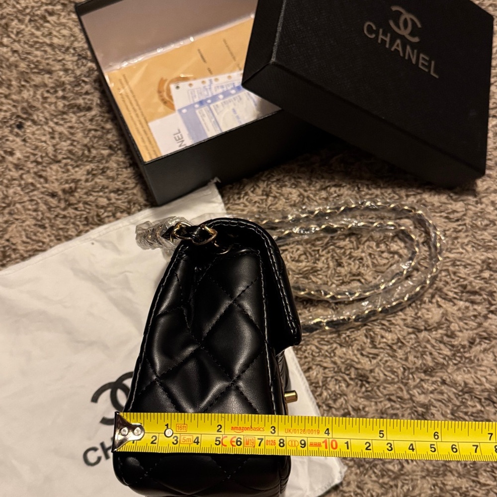 Chic Black Quilted Crossbody Bag - Picture 9 of 9